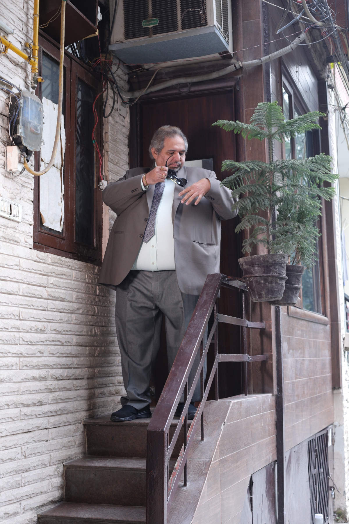 Man on steps with sunglasses