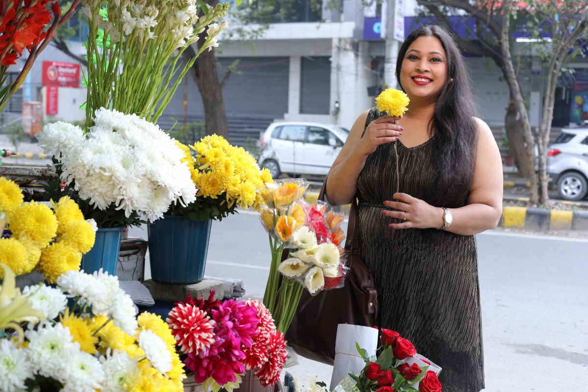 Woman buying flowers 2
